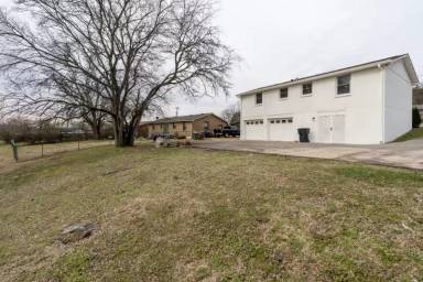Main picture of 389 Kingview Dr