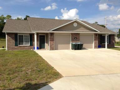 Main picture of 200 W Christy Dr