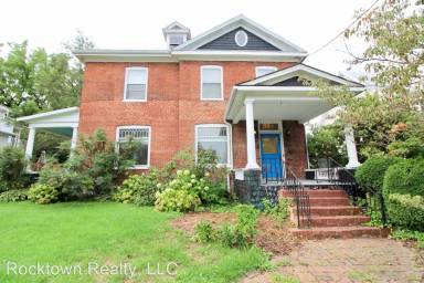 Main picture of 267 Franklin St