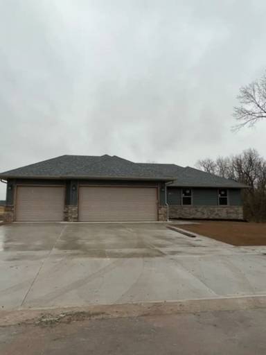 Main picture of 1384 S Mahn Ave