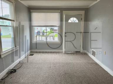 Main picture of 733 Alexandria St