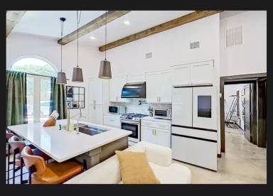Main picture of 918 E Mistletoe Ave