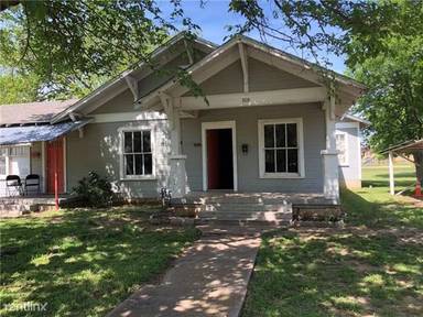 Main picture of 910 Circle Dr