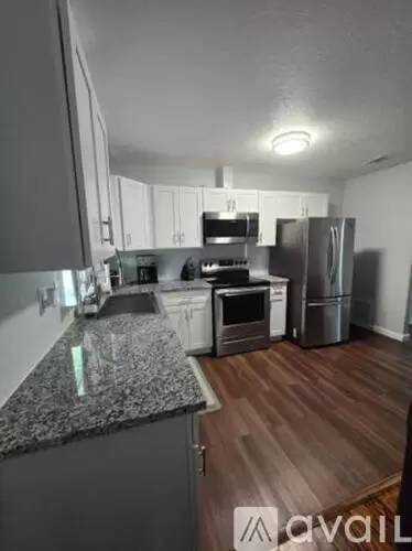 Main picture of 1013 Gladstone