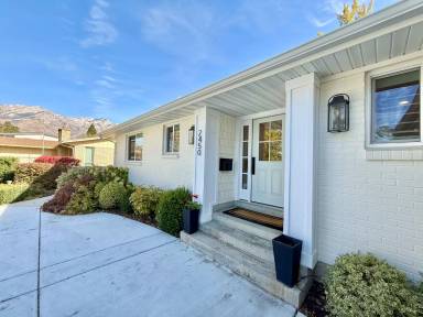 Main picture of 2450 E Cardinal Way
