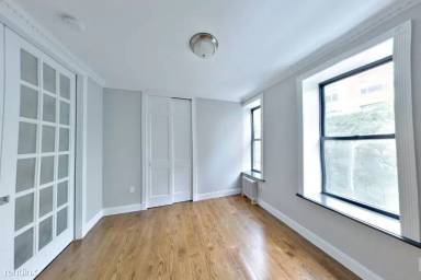 Main picture of 335 E 100th St