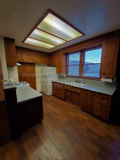 Main picture of 3501 Middle Rd