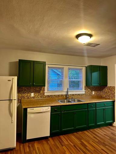 Main picture of 639 Golfview Dr