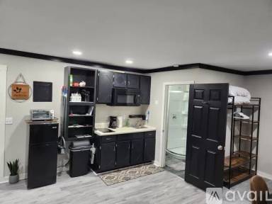 Main picture of 7633 Macon Ave