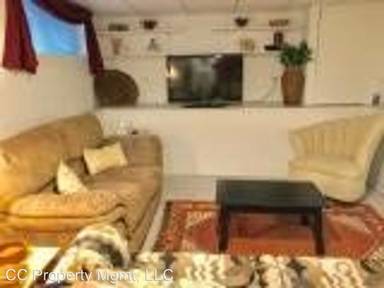 Main picture of 905 Columbus St