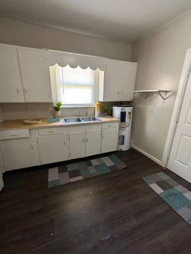 Main picture of 707 Douglas St