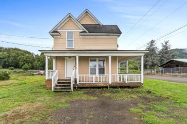 Main picture of 204 Peters St