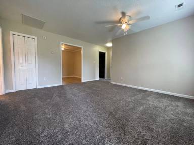 Main picture of 17 Lakewood Ct
