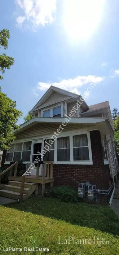 Main picture of 332 E Lake St