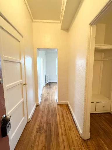 Main picture of 901 S Kingsley Dr