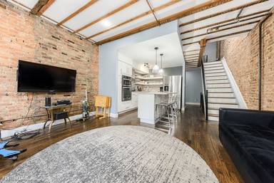 Main picture of 675 Monroe St
