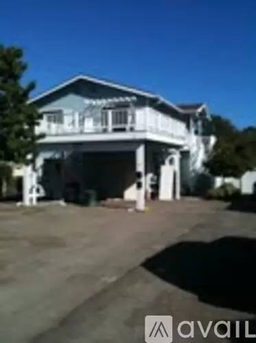 Main picture of 515 W Gutierrez St