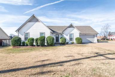 Main picture of 3325 Altruria Rd