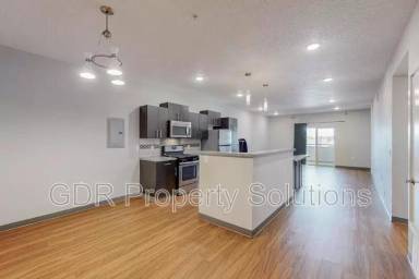Main picture of 950 4th St NW