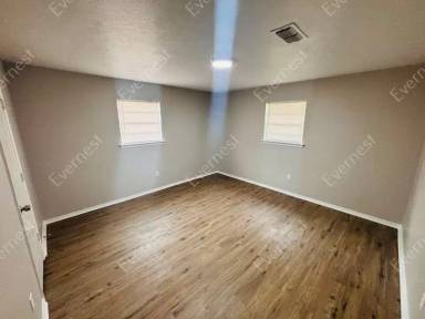 Main picture of 6507 Lake Forest Dr