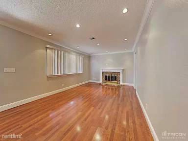 Main picture of 800 Meadowlark Dr
