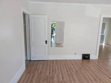 Main picture of 2600-02 N 50th St
