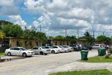 Main picture of 381 Sharar Ave