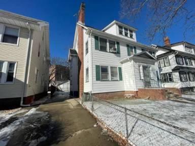 Main picture of 327 N Maple Ave