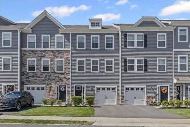 Main picture of 9 Venice Ln