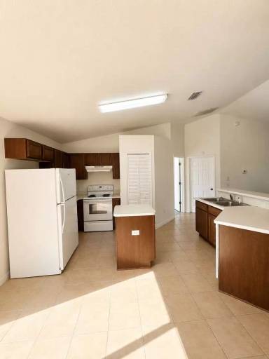 Main picture of 16 Oak Cir