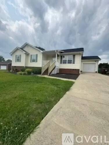 Main picture of 925 Skeet Club Rd