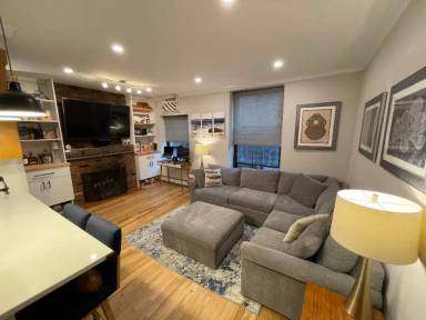 Main picture of 255 W 95th St