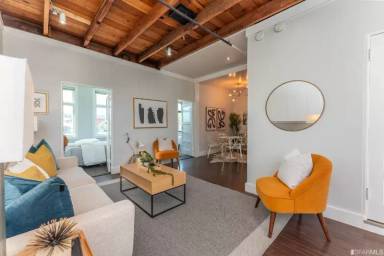 Main picture of 85 Columbia Sq