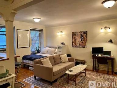 Main picture of 209 W 104th St