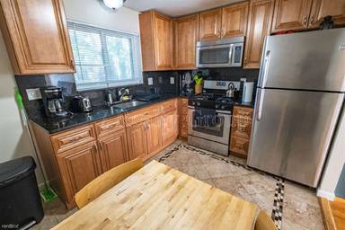 Main picture of 21 Oxford Cir