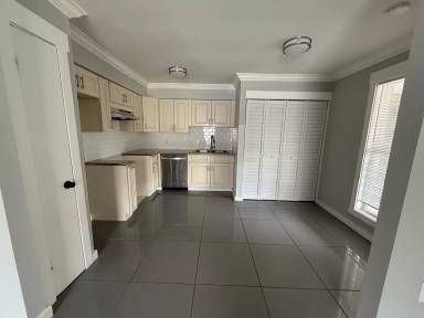 Main picture of 12320 Warfield Ave