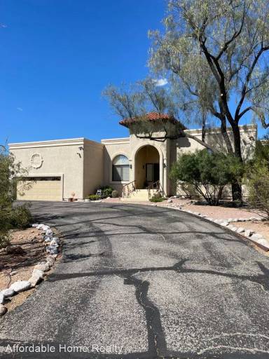 Main picture of 6110 N Camino de Michael