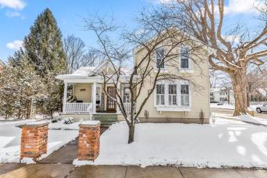 Main picture of 423 W Washington St