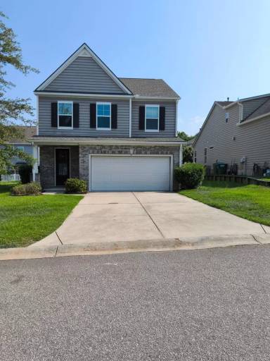 Main picture of 4 Bradford Ct