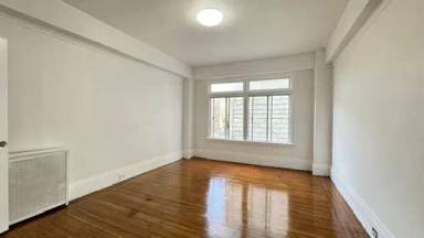 Main picture of 637 Powell St