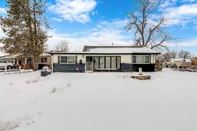 Main picture of 3000 W Vassar Ave