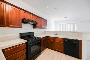 Main picture of 932 Shades End Ave