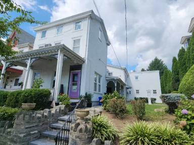 Main picture of 134 E 4th Ave