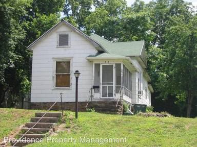 Main picture of 212 N Locust Ave