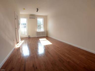Main picture of 2031 W 6th St