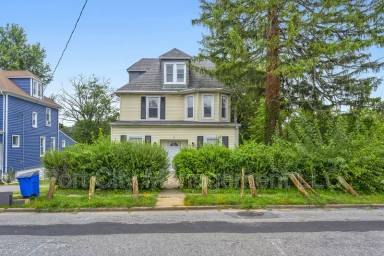 Main picture of 1 Maple Ave
