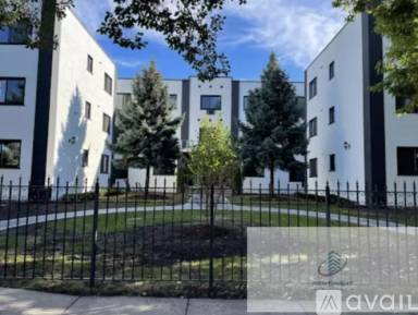 Main picture of 7621 N Sheridan Rd