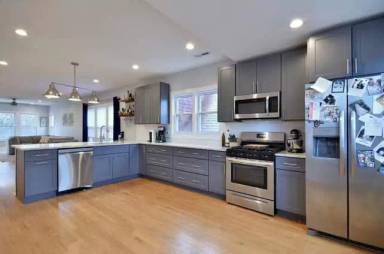 Main picture of 5713 W Ainslie St