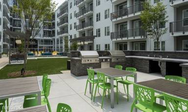 Main picture of 20 Terminus Pl NE