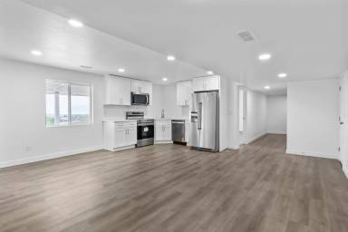 Main picture of 2464 N Fernleaf Dr